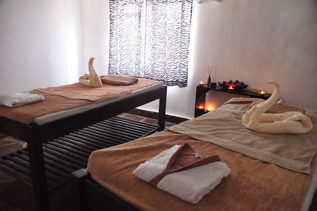 4 Reasons to Book a Couples Asian Massage