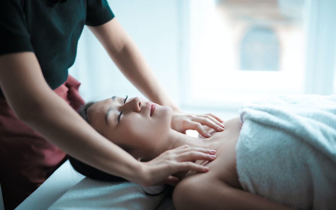 What Is the Difference Between Shiatsu and Swedish Massage?