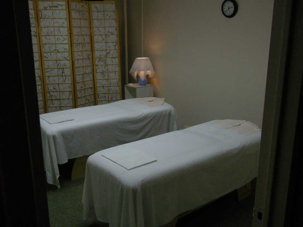 wellness spa couples massage therapy